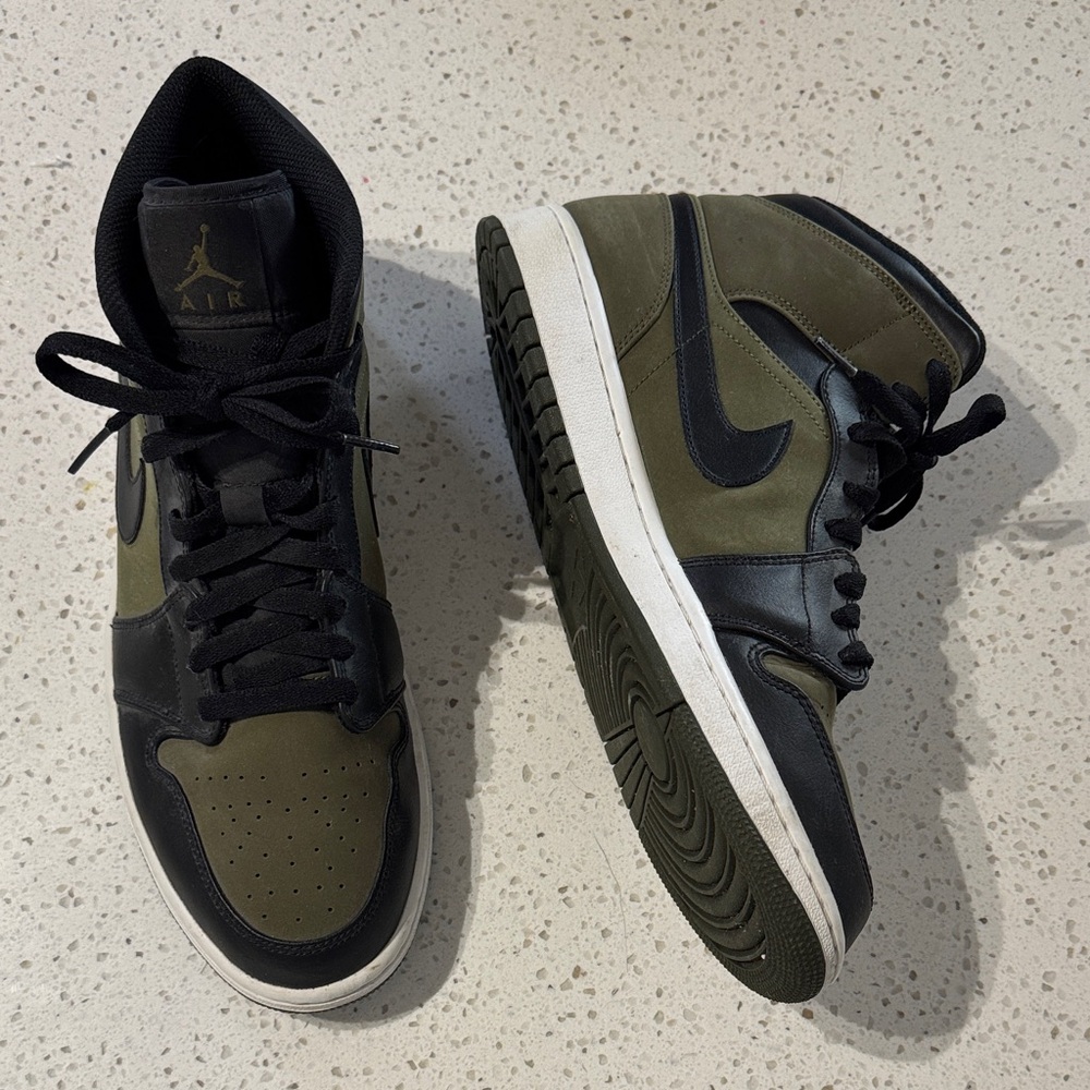 Jordan 1 Mid Olive Canvas